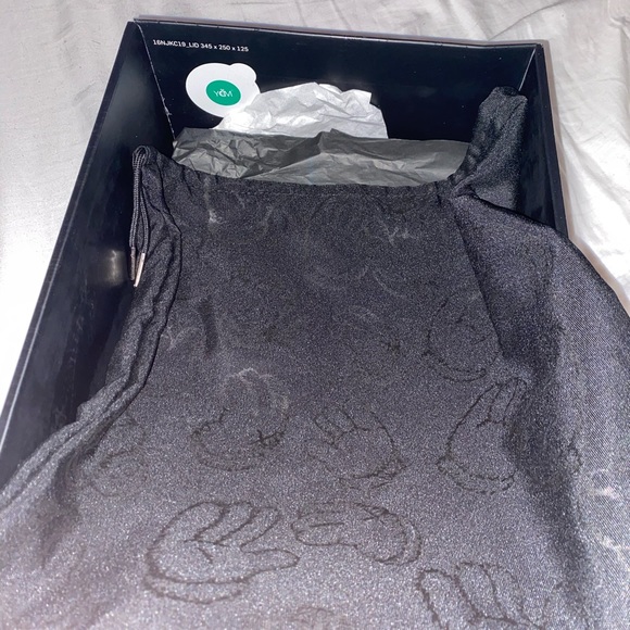 Jordan 4 Kaws Black - Picture 6 of 6